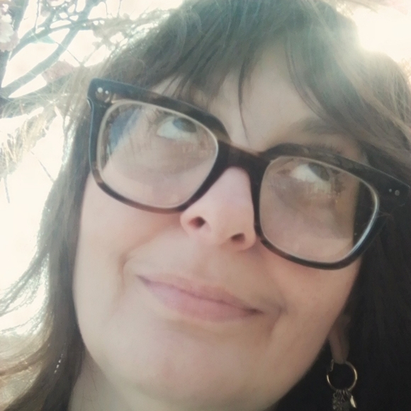 Meet your Posher, Jennifer - Picture 1 of 1